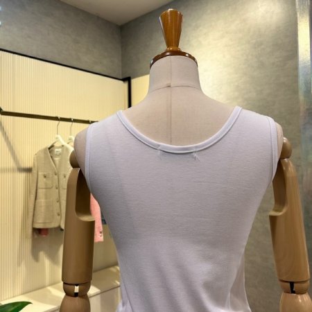 이단 프릴 민소매 티셔츠