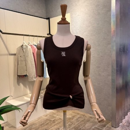 자수 마크 민소매 티셔츠