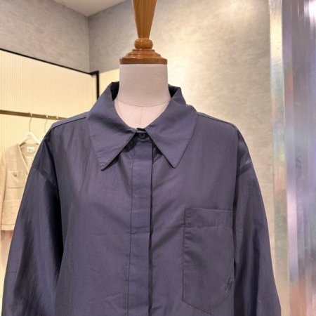 박시 백 스트랩 블라우스