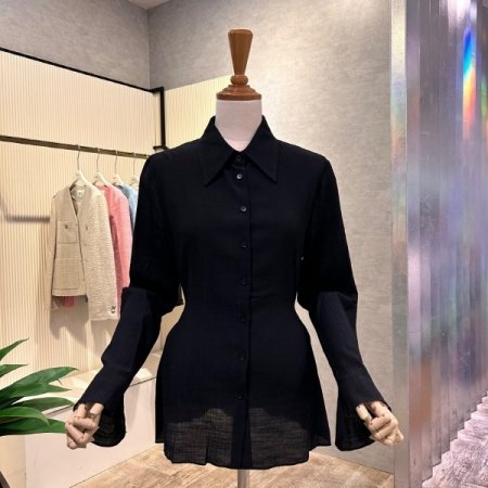 라인 백 스트랩 블라우스