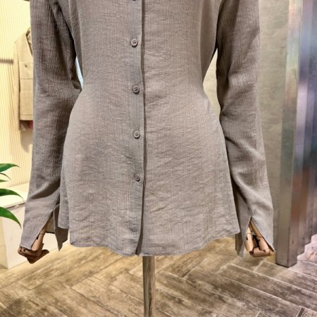 라인 백 스트랩 블라우스