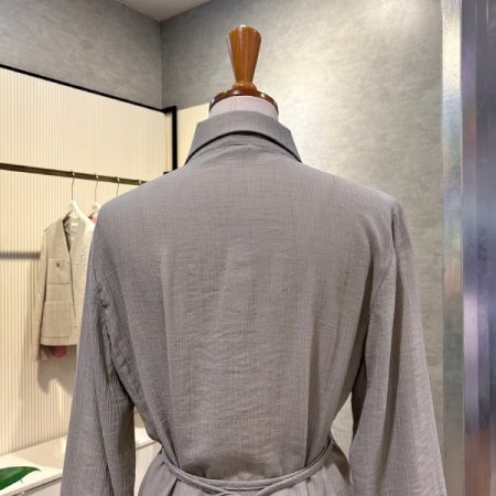 라인 백 스트랩 블라우스