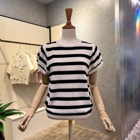 이중 캡소매 배색 니트