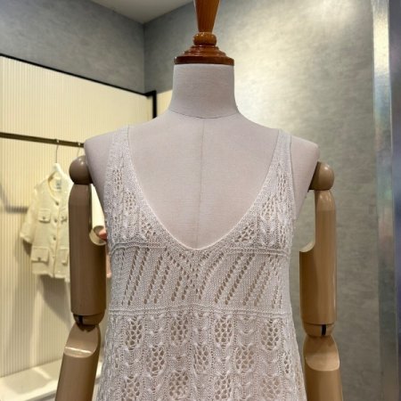 크롭 V넥 펀칭 민소매 니트