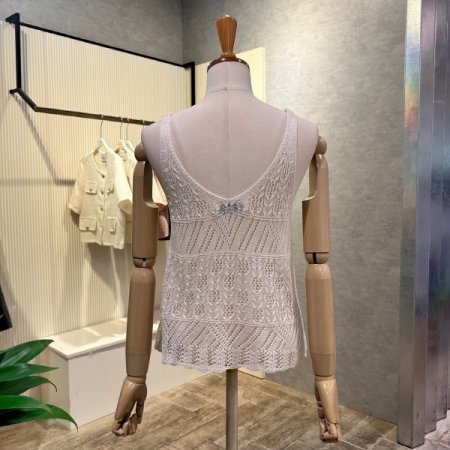 크롭 V넥 펀칭 민소매 니트