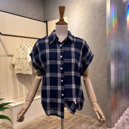 체크 캡소매 단추 셔츠