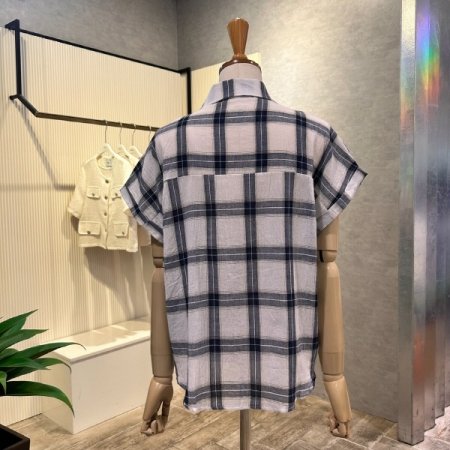 체크 캡소매 단추 셔츠