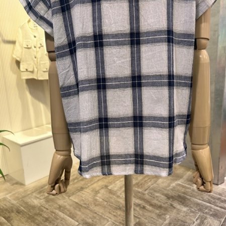 체크 캡소매 단추 셔츠