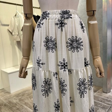 밴딩 프린트 이단 셔링 롱 스커트