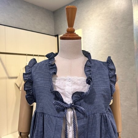 민소매 프릴 라인 레이어드 블라우스