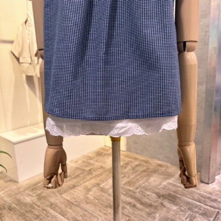 민소매 프릴 라인 레이어드 블라우스