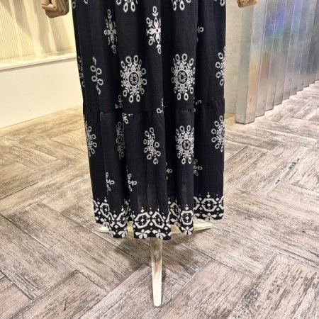 프린트 이단 셔링 밴딩 롱 스커트