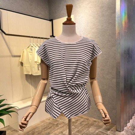 캡소매 크로스 단추 니트