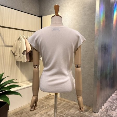 캡소매 크로스 단추 니트