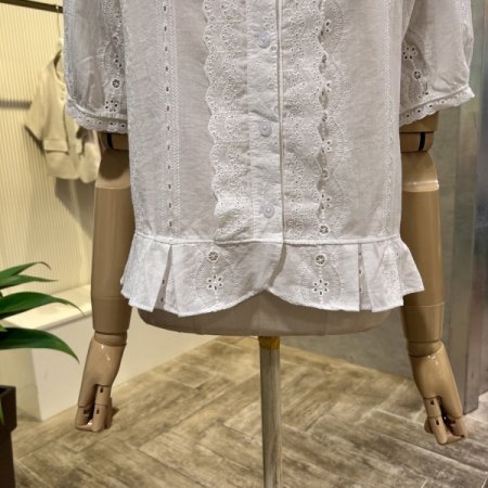 자수 프릴 블라우스