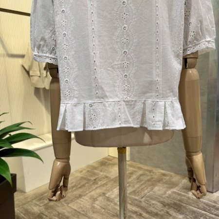 자수 프릴 블라우스