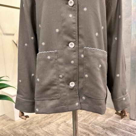 플라워 자수 포켓 박시 자켓