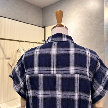 캡소매 단추 체크 셔츠