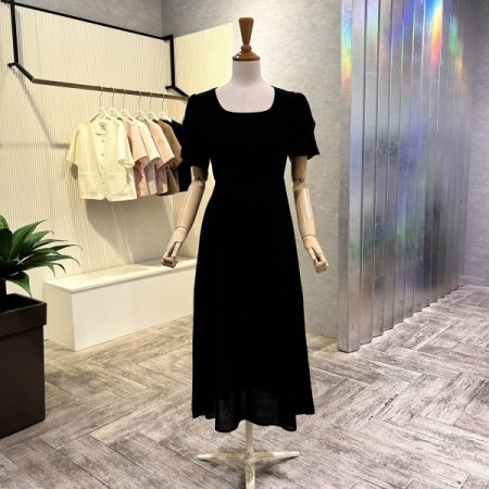 스퀘어넥 퍼프 소매 원피스