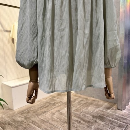 나그랑 셔링 소매 블라우스