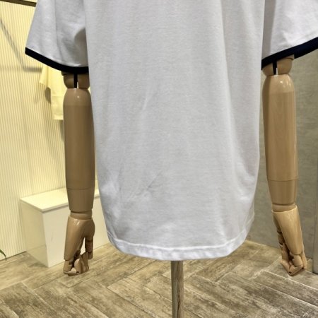 배색 라인 레터링 티셔츠