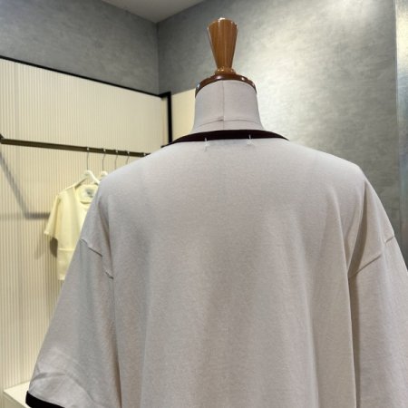 레터링 배색 라인 티셔츠