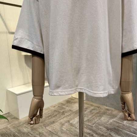 레터링 배색 라인 티셔츠