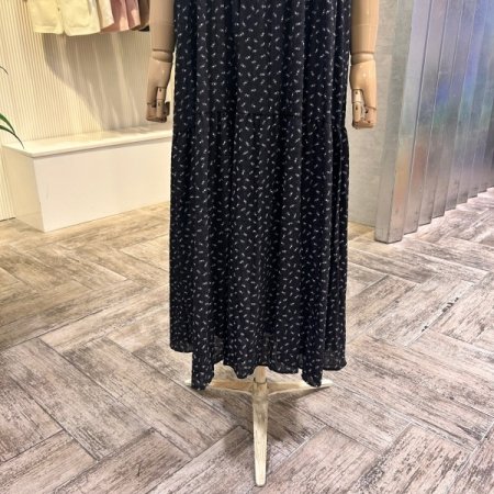 이단 셔링 V넥 민소매 원피스