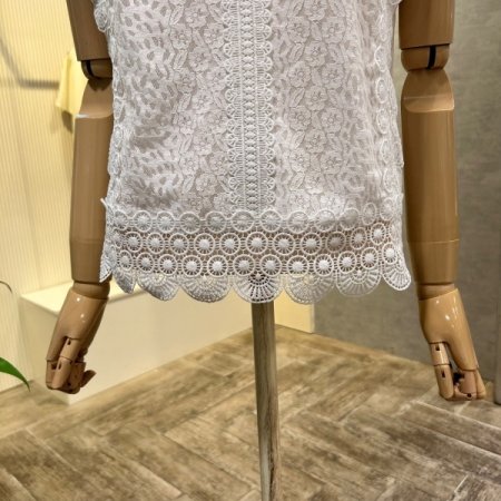 레이스 패턴 민소매 블라우스