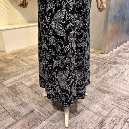 패턴 V넥 민소매 롱 원피스