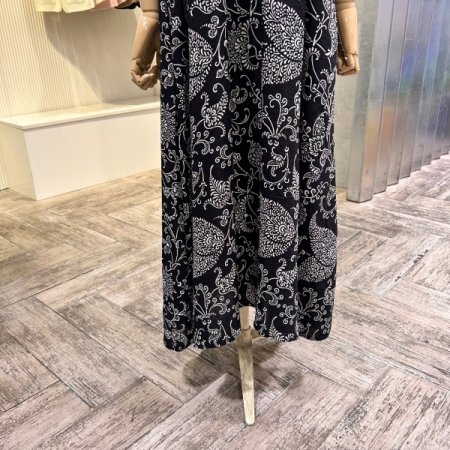 패턴 V넥 민소매 롱 원피스