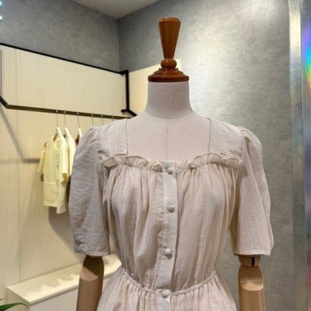 밴딩 프릴 스퀘어넥 블라우스