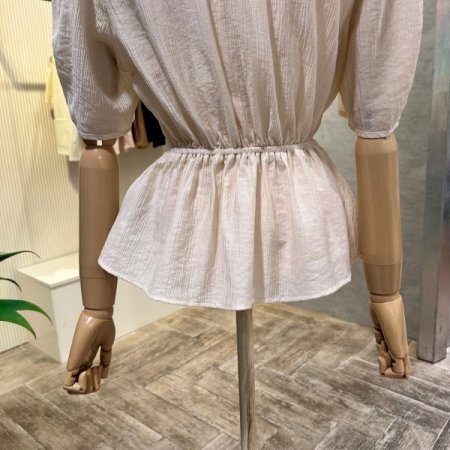 밴딩 프릴 스퀘어넥 블라우스