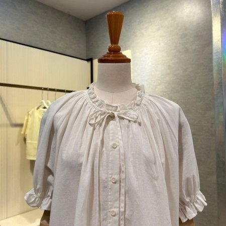 프릴넥 스트랩 면 블라우스