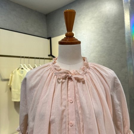 스트랩 프릴넥 면 블라우스