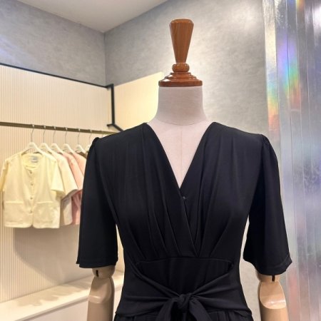 V넥 셔링 스트랩 롱 원피스