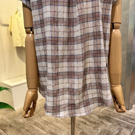 언발 체크 캡소매 카라 셔츠