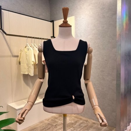 민소매 U넥 티셔츠