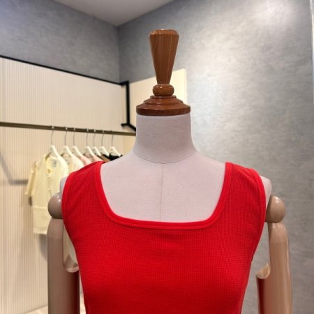 민소매 U넥 티셔츠