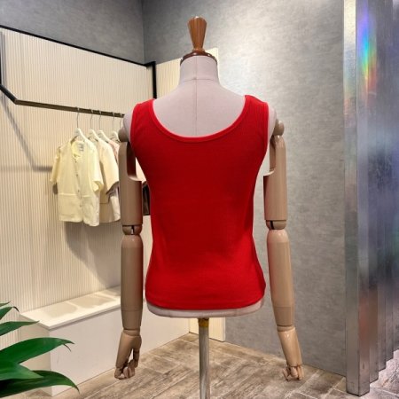 민소매 U넥 티셔츠