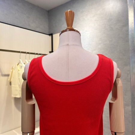 민소매 U넥 티셔츠