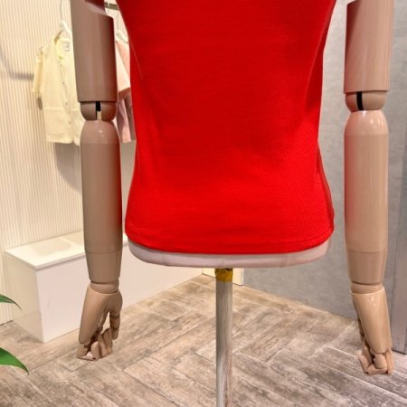 민소매 U넥 티셔츠