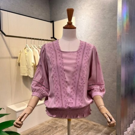 레이스 배색 펀칭 블라우스