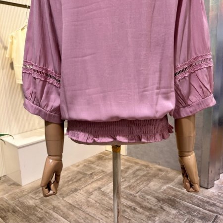 레이스 배색 펀칭 블라우스