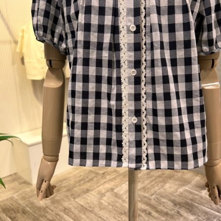 레이스 라인 체크 패턴 블라우스