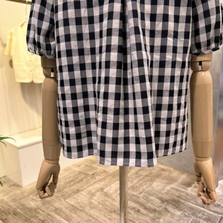 레이스 라인 체크 패턴 블라우스