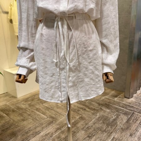 스트랩 카라 박시 하프 셔츠