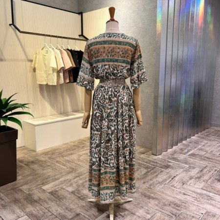 레이스 브이넥 셔링 원피스