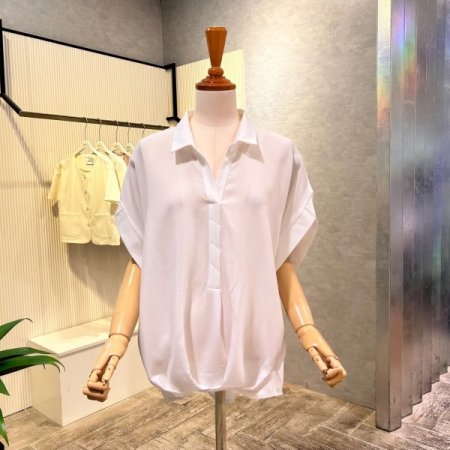 카라 V넥 언발 셔링 블라우스