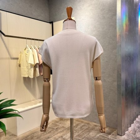 캡소매 하이넥 니트